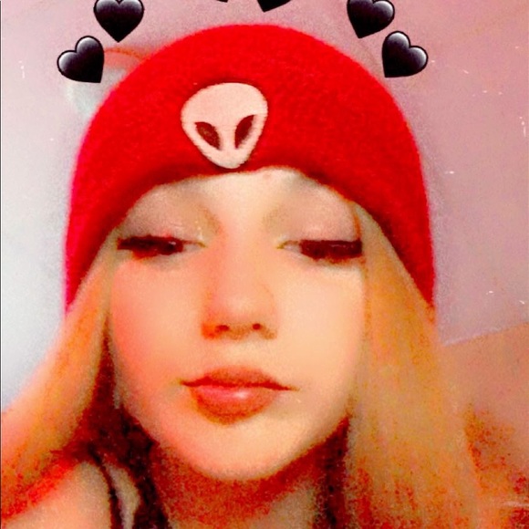 Meet your Posher, Anjelica - Picture 1 of 1